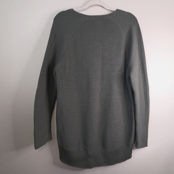 Athleta Hanover Ribbed V-Neck Wool Blend Sweater Medium Gray Mist 159164 EUC - Picture 5 of 10